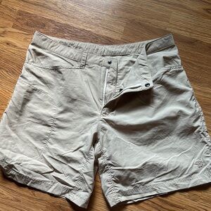 Mountain Hardwear Tan Athletic Shorts Lightweight and Breathable